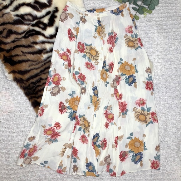 Vintage button front white floral skirt